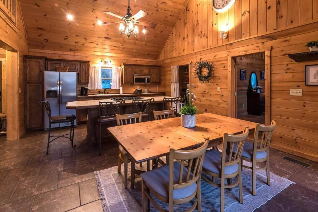 Private Creekside Cabin+Hot Tub,Pool Table, & Pets Ellijay Eksteriør billede