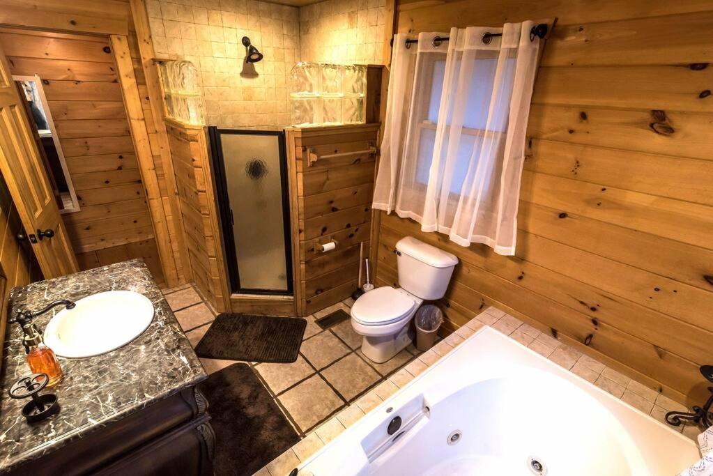 Private Creekside Cabin+Hot Tub,Pool Table, & Pets Ellijay Eksteriør billede