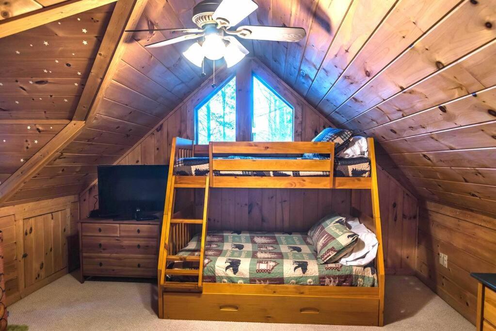 Private Creekside Cabin+Hot Tub,Pool Table, & Pets Ellijay Eksteriør billede