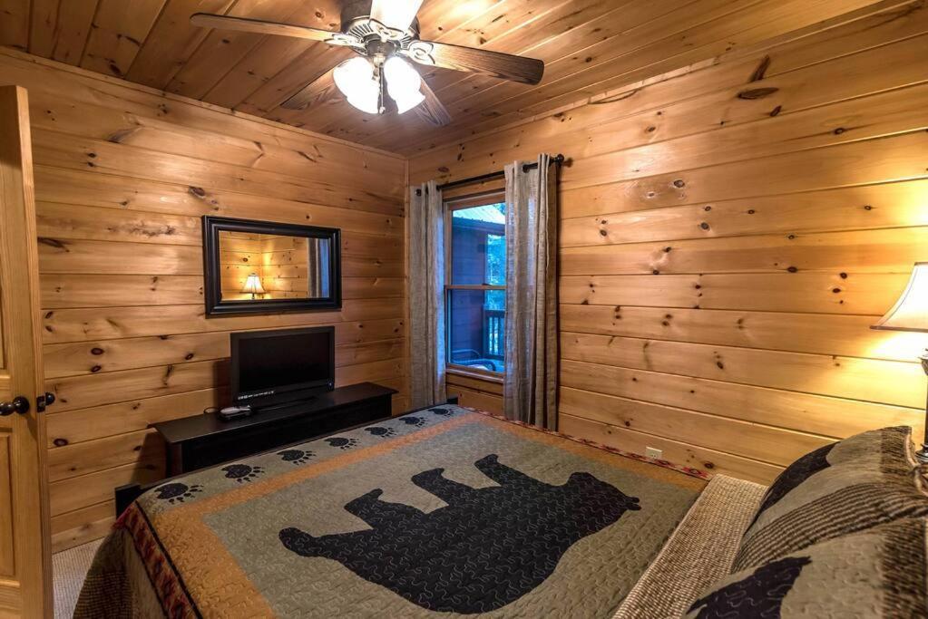 Private Creekside Cabin+Hot Tub,Pool Table, & Pets Ellijay Eksteriør billede