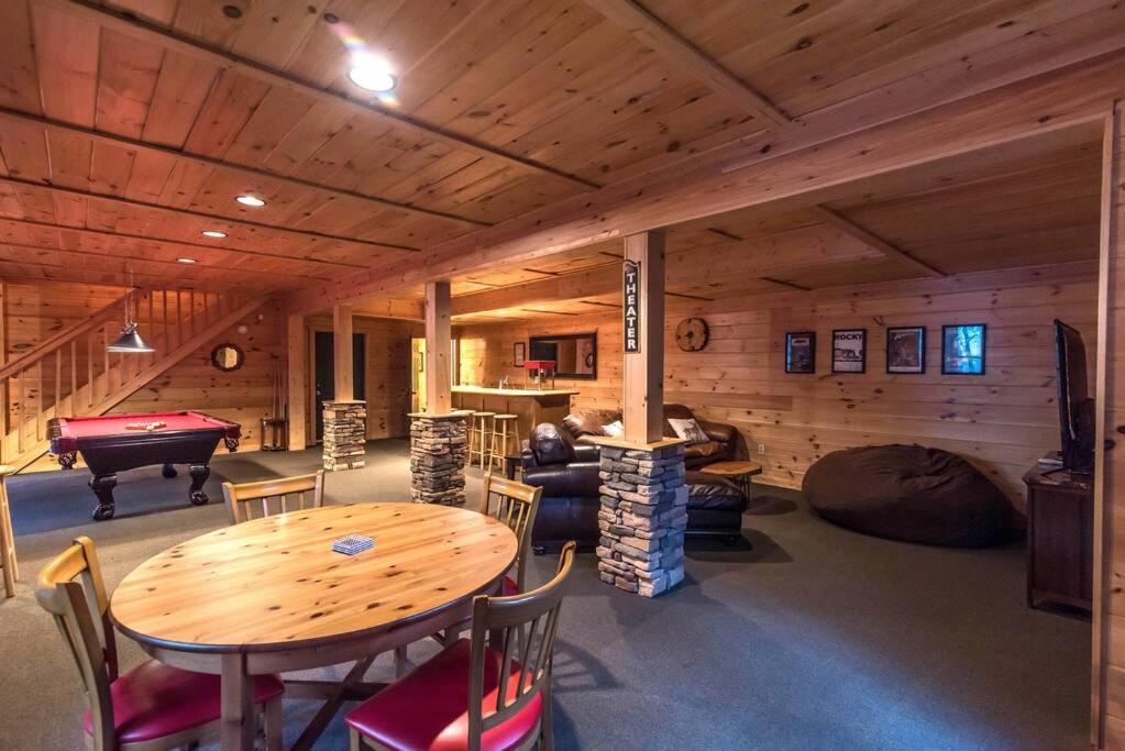 Private Creekside Cabin+Hot Tub,Pool Table, & Pets Ellijay Eksteriør billede
