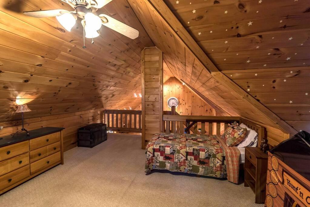Private Creekside Cabin+Hot Tub,Pool Table, & Pets Ellijay Eksteriør billede