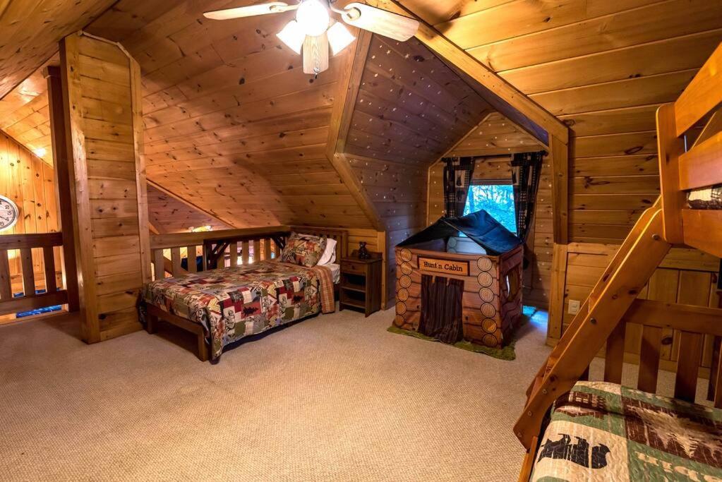 Private Creekside Cabin+Hot Tub,Pool Table, & Pets Ellijay Eksteriør billede