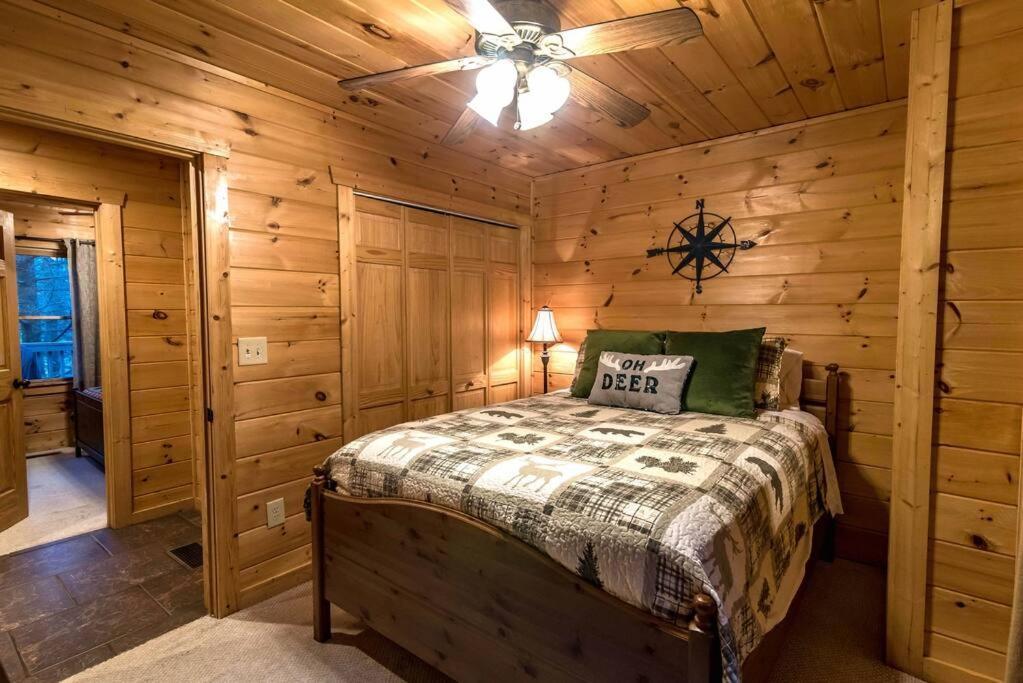 Private Creekside Cabin+Hot Tub,Pool Table, & Pets Ellijay Eksteriør billede