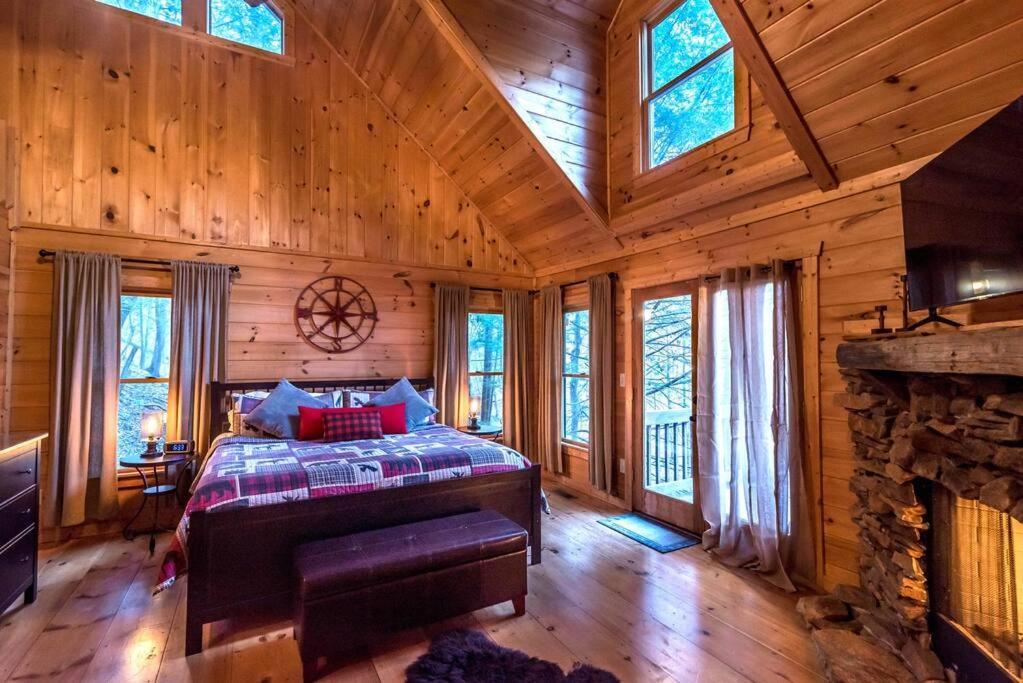 Private Creekside Cabin+Hot Tub,Pool Table, & Pets Ellijay Eksteriør billede