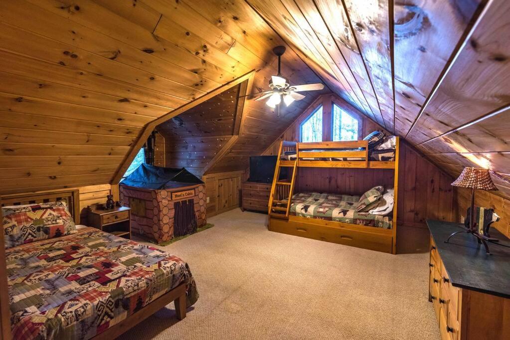 Private Creekside Cabin+Hot Tub,Pool Table, & Pets Ellijay Eksteriør billede
