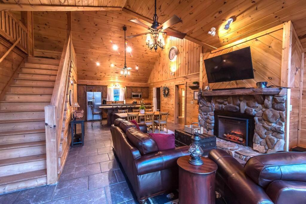 Private Creekside Cabin+Hot Tub,Pool Table, & Pets Ellijay Eksteriør billede