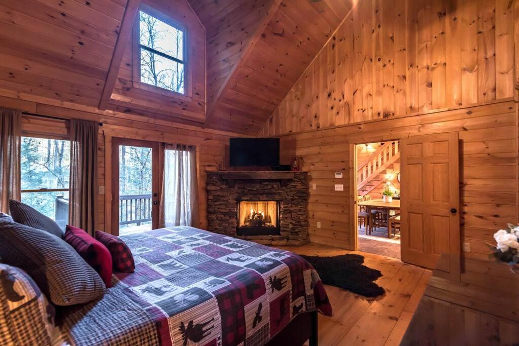 Private Creekside Cabin+Hot Tub,Pool Table, & Pets Ellijay Eksteriør billede