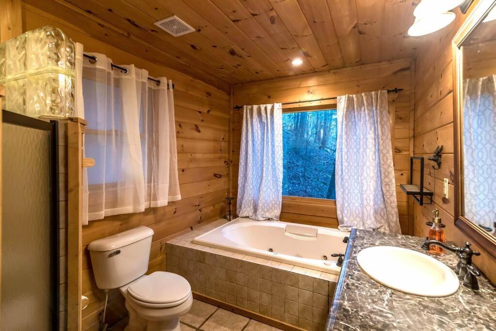 Private Creekside Cabin+Hot Tub,Pool Table, & Pets Ellijay Eksteriør billede