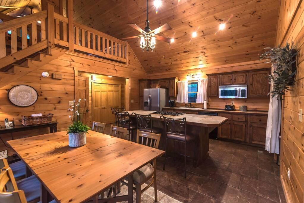 Private Creekside Cabin+Hot Tub,Pool Table, & Pets Ellijay Eksteriør billede
