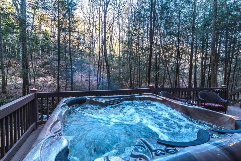 Private Creekside Cabin+Hot Tub,Pool Table, & Pets Ellijay Eksteriør billede