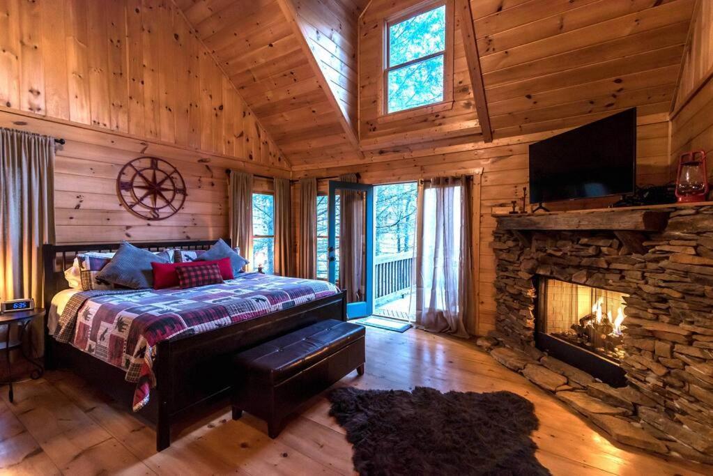 Private Creekside Cabin+Hot Tub,Pool Table, & Pets Ellijay Eksteriør billede