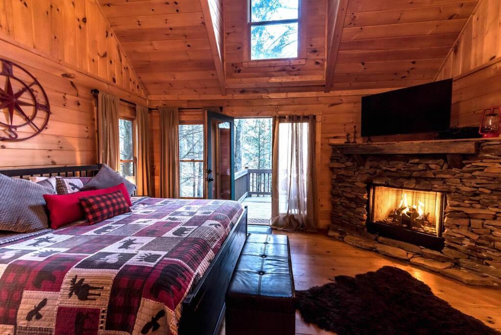 Private Creekside Cabin+Hot Tub,Pool Table, & Pets Ellijay Eksteriør billede