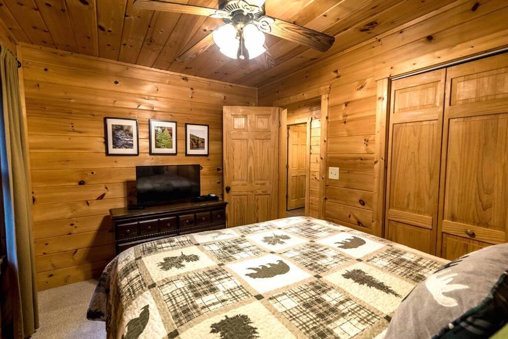 Private Creekside Cabin+Hot Tub,Pool Table, & Pets Ellijay Eksteriør billede