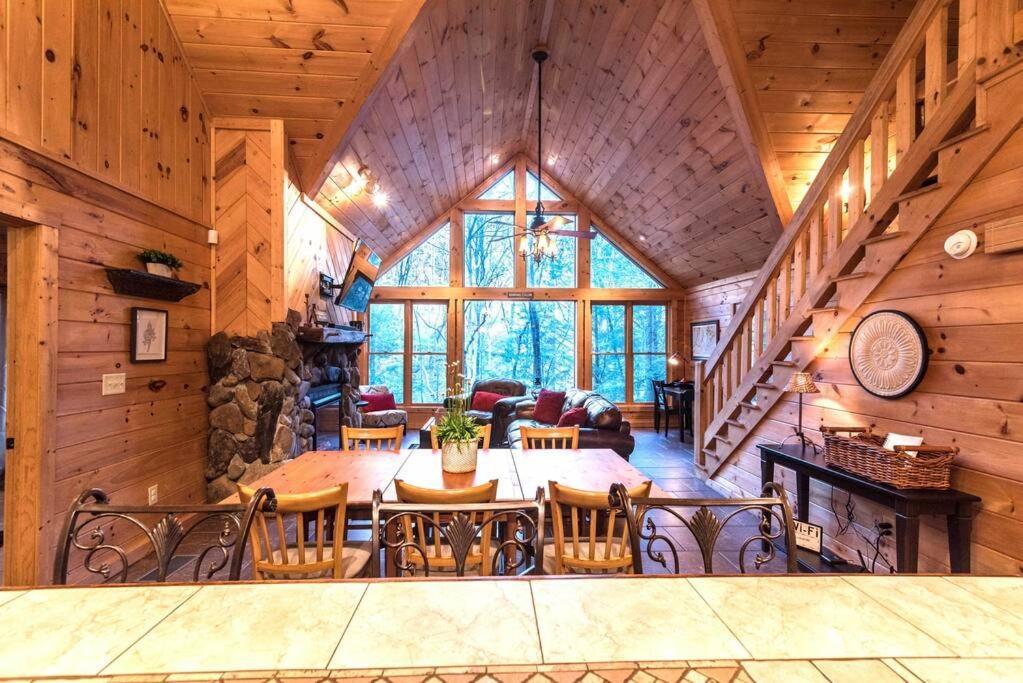 Private Creekside Cabin+Hot Tub,Pool Table, & Pets Ellijay Eksteriør billede
