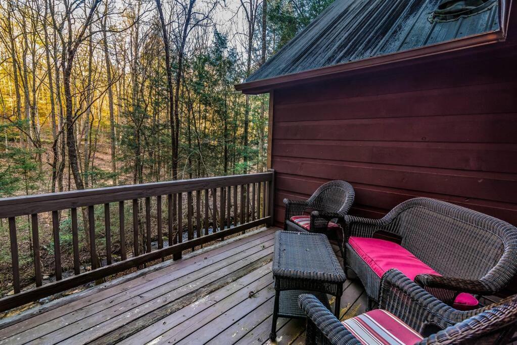 Private Creekside Cabin+Hot Tub,Pool Table, & Pets Ellijay Eksteriør billede
