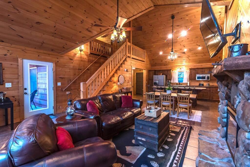 Private Creekside Cabin+Hot Tub,Pool Table, & Pets Ellijay Eksteriør billede